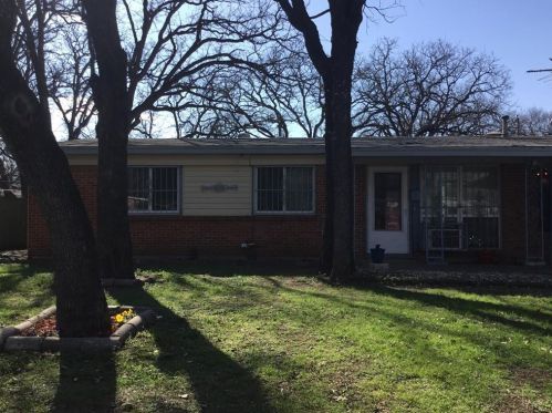 6520 Truman Dr, Fort Worth, TX 76112-8032