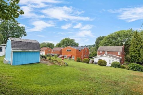 2378 Rose Garden Rd, Pittsburgh, PA 15220-4029