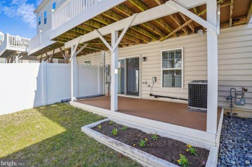 1739 Rockledge Ter, Woodbridge VA  22192-2512 exterior