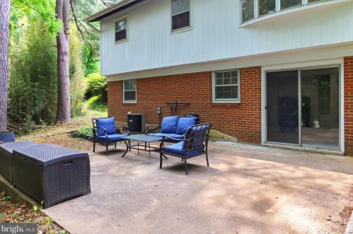 6401 Limerick Ct, Springfield VA  22152-1944 exterior