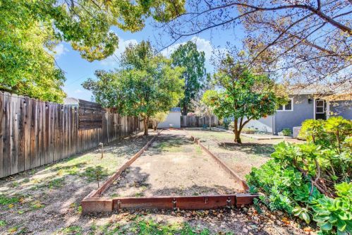 311 Edgewood Dr, Vacaville CA  95688-3602 exterior