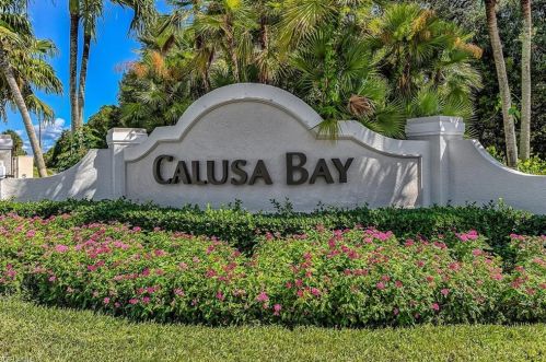 6910 Satinleaf Rd, Naples, FL 34109-6149