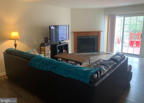 377 Hamilton Dr, Harleysville, PA 19438-2155