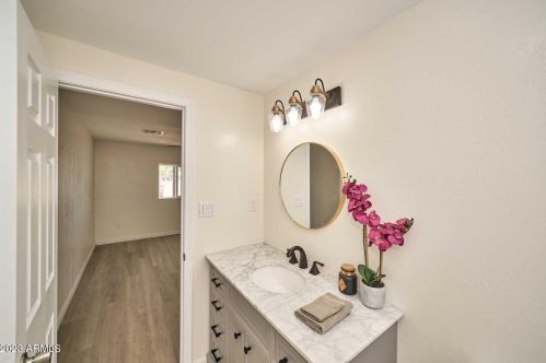 1811 Encinas Ln, Phoenix AZ  85040-1414 exterior
