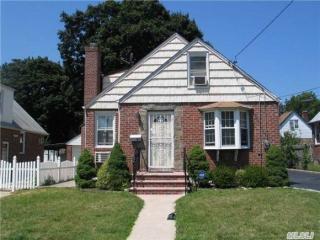 35 Fieldmere St, Floral Park, NY 11003-2037