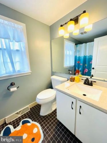 568 Pioneer Cir, Harleysville PA  19438-1728 exterior