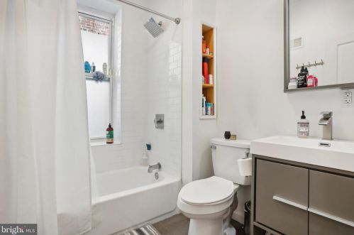 5220 Larchwood Ave, Philadelphia PA 19143-1522 exterior