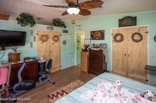 938 Waterway Dr, Sebastian FL  32976-7647 exterior