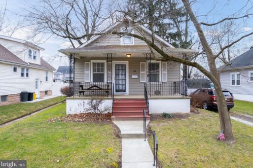 136 Albany Ave, Barrington, NJ 08007-1103