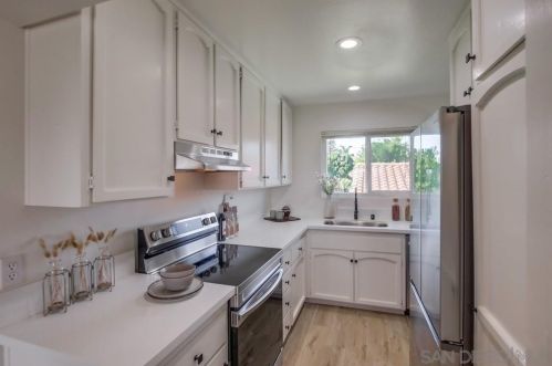 1874 Forestdale Dr, Encinitas CA  92024-4214 exterior