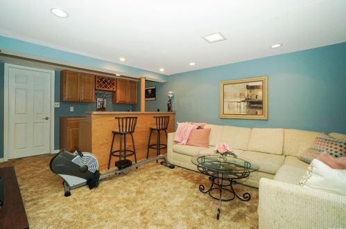 22 Ellen Pl, San Remo NY  11754-3606 exterior