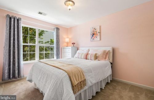 14238 Hunters Run Way, Gainesville VA  20155-4408 exterior