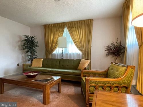 714 Pomona Rd, Riverton NJ 08077-4233 exterior