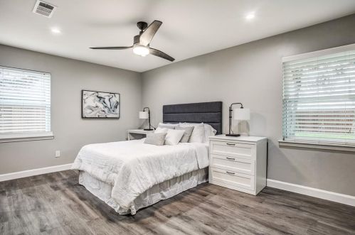 10905 Damon Ln, Dallas TX  75229-3839 exterior