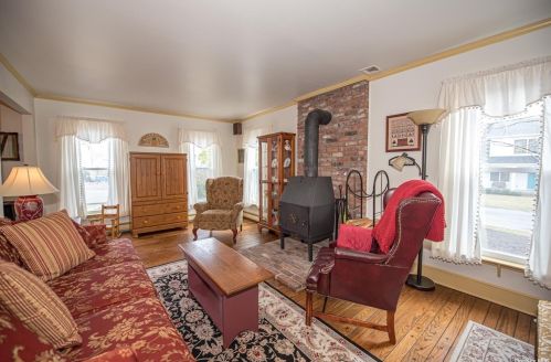 62 Chestnut Cir, Northport NY  11768-2008 exterior