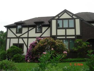 677 Spindle Hill Rd, Waterbury, CT 06716-1113