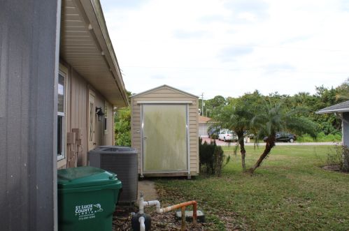 5704 Paleo Pines Cir, Fort Pierce FL  34951-2351 exterior