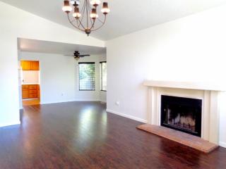 158 Creekside Cir, Sacramento, CA 95823-6703