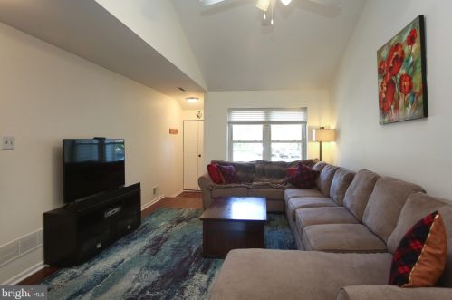 365 Fieldstone Ct, Yardley, PA 19067-5709