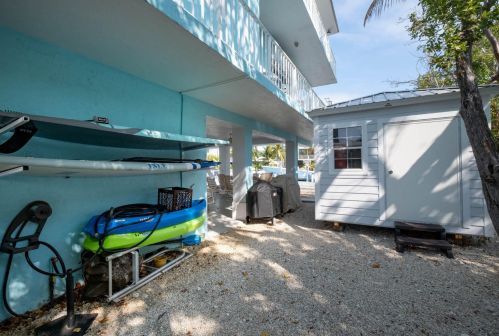 16 Corrine Pl, Key Largo FL 33037-4203 exterior