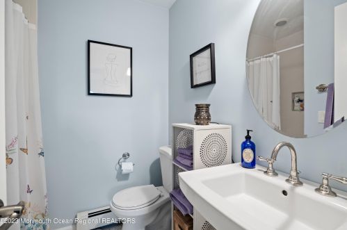 1600 Bch Blvd, Lacey NJ  08731-5031 exterior