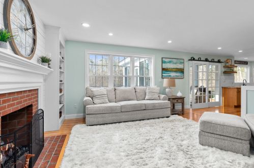 49 Sandy Ln, Dover NH  03820-5900 exterior