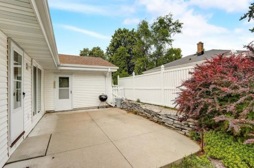 2022 116, Milwaukee WI 53226-2104 exterior