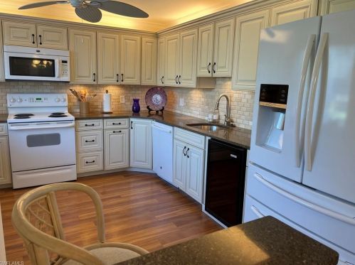 292 Winners Cir, Naples, FL 34112-6154