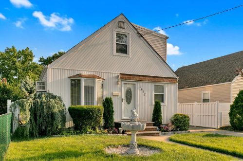 1417 Hancock St, Floral Park, NY 11003-1934