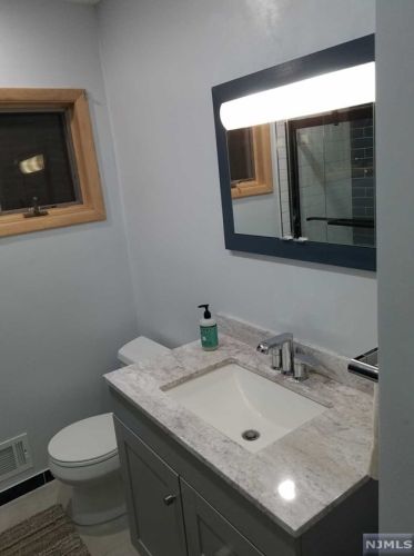 69 Mcnomee St, Oakland NJ  07436-2608 exterior