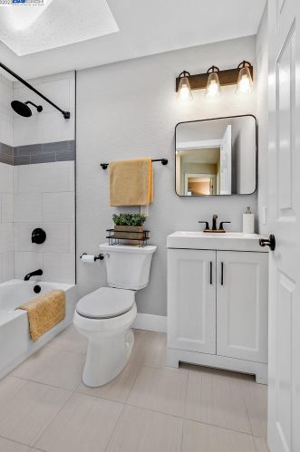 1681 Spruce St, Livermore CA  94551-1919 exterior