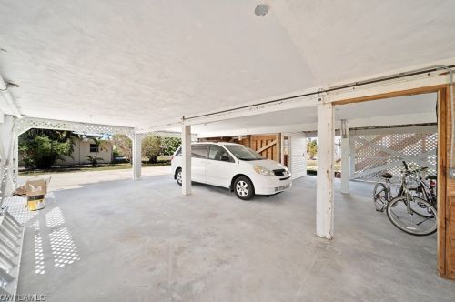 220 Palm Lk Dr, Sanibel FL 33957-5601 exterior