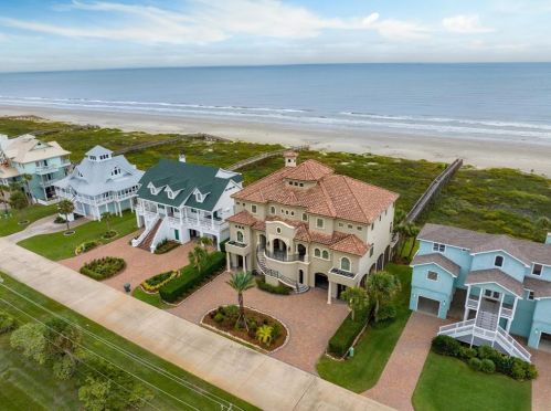 19615 Shores Dr, Galveston, TX 77554-8645