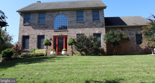 1902 Quail Ct, Easton, PA 18040-8428