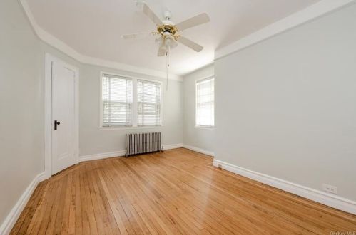 2340 Laconia Ave, Bronx NY  10469-1441 exterior