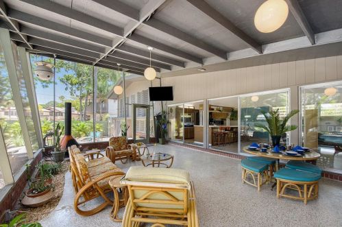 4610 Cypress Way, Saint Petersburg FL  33705-4526 exterior
