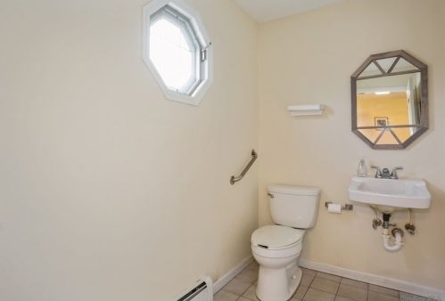 2 Laura Ct, Mount Sinai NY  11766-2360 exterior