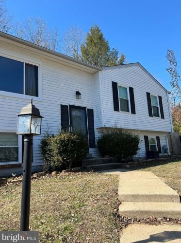14358 Shaw Ct, Woodbridge, VA 22193-3541