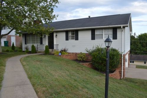 120 Vista Dr, Lake Ridge, WV 26330-1032