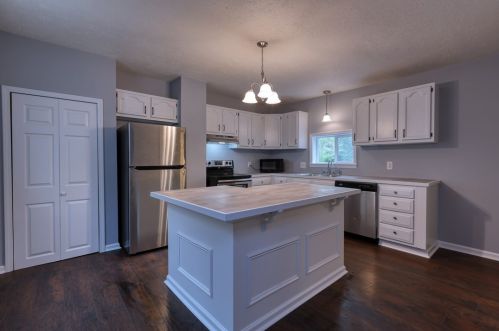 654 Bower Hill Rd, Bridgeville, PA 15017-2404
