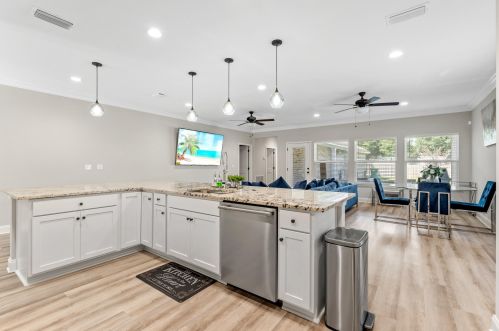 31 8th Ave, Shalimar FL  32579-1806 exterior