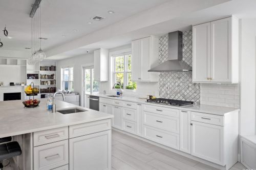 485 Albemarle Rd, Cedarhurst NY  11516-1228 exterior