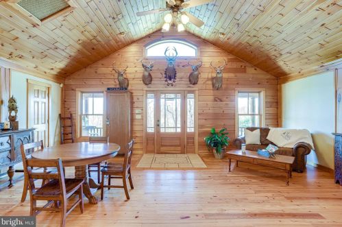 3714 Mountain Rd, Haymarket VA  20169-1739 exterior