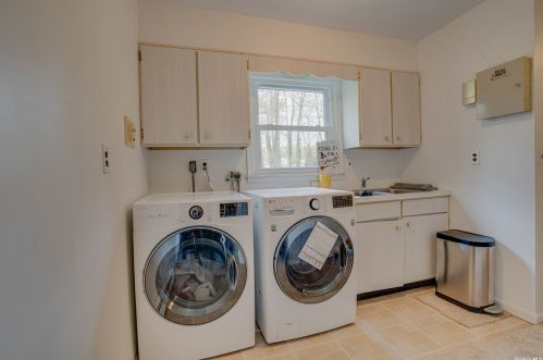 16 Clayton Dr, Huntington Station NY 11746-5503 exterior