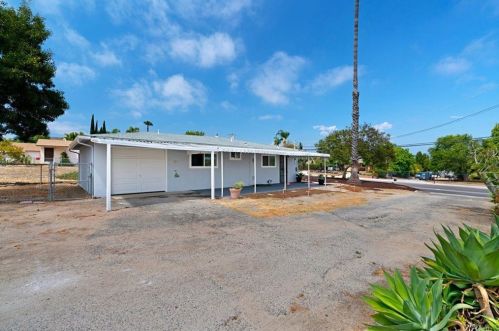 716 Grapevine Rd, Vista CA  92083-5527 exterior