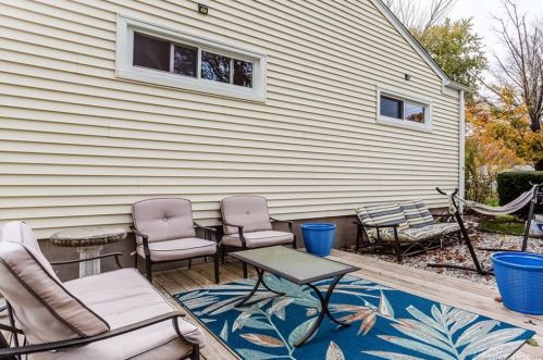98 Ballfall Rd, Middletown CT  06457-2328 exterior