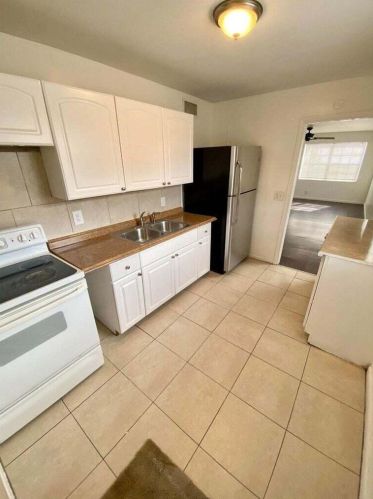 549 21st St, West Palm Beach FL  33407-5831 exterior