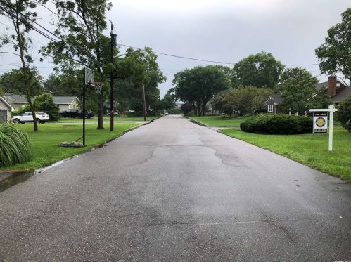 36 Skookwams Ct, West Islip NY  11795-4604 exterior