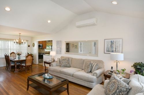 3531 Manhasset St, Seaford, NY 11783-3028