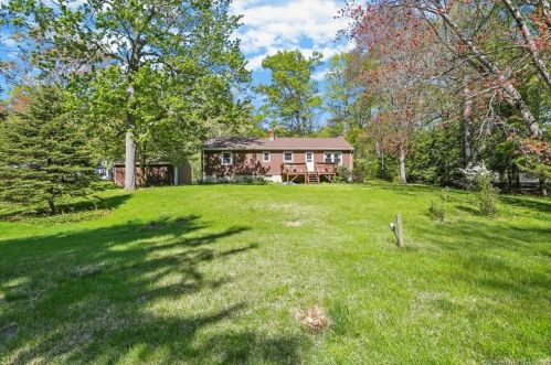 76 Moose Hill Rd, Bridgeport, CT 06611-1430